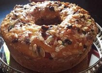 كيكة بالمكسرات والفواكه المعسلة