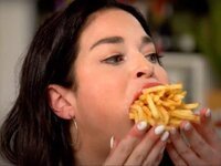 أمريكية ثلاثينية تدخل ⁧‫غينيس‬⁩ لامتلاكها "أضخم فم" في العالم بفجوة بين فكيها بلغ طولها 6.52 سنتيمتر.