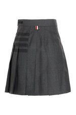 تنورات قصيرة نسائية 2022