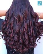 لون الشعر البرغندي وتدرجاته هو اللون الشتائي المَلكي النادر موضة 2022