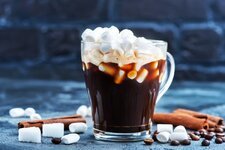 طريق عمل مشروب القهوة بالعسل والمارشميلو