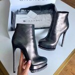 أحذية نسائية حديثة