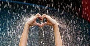 بعض البشر كالمطر في حضورهم يأتي الخير والفرح...☔