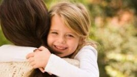 متى اخر مرة احتضنت طفلك