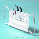 عندما يصل إبداع الفنان إلى أقصى درجة، ليحول مجرد كمامة إلى فن عظيم