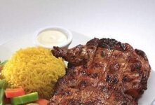 دجاج تكا مع أرز تكا والتوميه