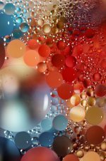 oil-and-water-art-colorful-reflections-spheres-ellipses-floating-oil-water.jpg