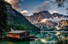 italy-mountains-pragser-wildsee-lake-water-reflections-forest-woods-idyllic.jpg