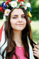 ukrainka-girl-wreath-flowers.jpg
