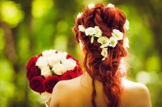bride-marry-wedding-red-hair-red-roses-floral-wreath-hairstyle-hair-hairstyle-hair-styling.jpg