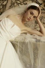 مجموعة فساتين زفاف ايلي صعب لخريف 2022