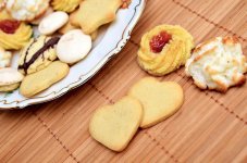 cookie-pastries-sweet-christmas-cookies-small-cakes-christmas-bakery.jpg