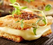 ساندويش توست بالجبن السائل للفطور