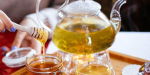 فوائد العسل مع الماء الدافئ قبل النوم