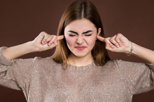 بثور الأذن .. أسبابها وطرق علاجها