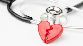 تصيب النساء أكثر من الرجال.. تعرفوا إلى متلازمة القلب المكسور