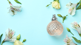 طرق للحفاظ على عطركِ طويلاً.. خلال الصيف