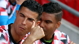 لهذا يتفوق رونالدو.. أخصائي يكشف طريقة النوم "الغريبة"