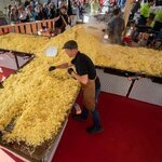 سويسرا تسجل رقما قياسيا عالميا لأكبر فطيرة “روستي"