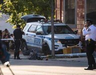 سيارة شرطة تصدم المارة وتصيب 10 أشخاص في برونكس بنيويورك