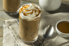 لاتيه بارد بالكراميل