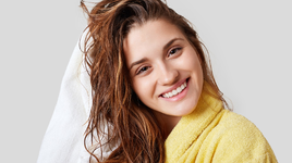 غسل الشعر العكسي".. ما هو؟ وهل له فوائد؟