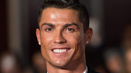 رونالدو يرد على المشككين بانتمائه.. بطريقته الخاصة