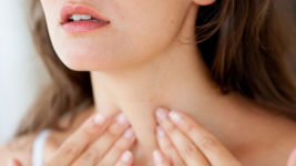 هل هناك علاقة بين جفاف العين والغدة الدرقية؟.. تعرفي إلى الجواب