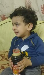 تحول وجهه من فرحة إلى حزن.. تفاعل واسع مع رد فعل طفل يتذوق «العرقسوس» لأول مرة