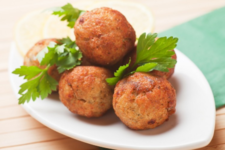 كرات السمك المقرمشة