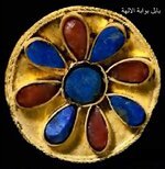 بروش من الذهب الخالص تم اكتشافه في مقبرة تقع بين جيرسو ونيبور