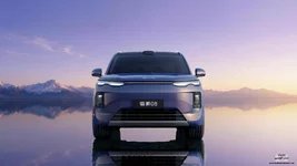 كشفت سيارة BYD Sealion 08 الرياضية متعددة الاستخدامات عن بطارية ضخمة تزن 810 كجم، مما يمنحها مدى يصل إلى 900 كم.