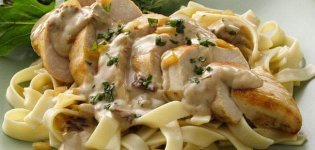 مكرونة فيتوتشيني ألفريدو بالدجاج والفطر